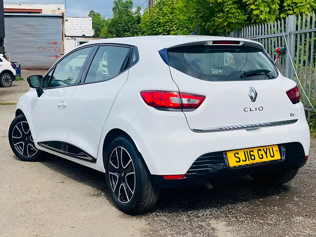 Used 2016 Renault Clio Dynamique White - Interior and Exterior details 5