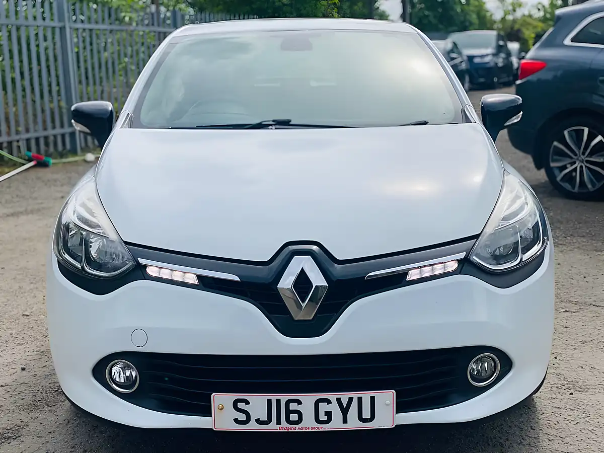 Used 2016 Renault Clio Dynamique White - Interior and Exterior details 8