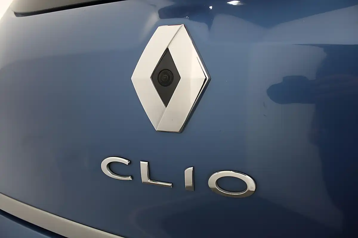 Used 2016 Renault Clio GT Line Nav Blue - Interior and Exterior details 10