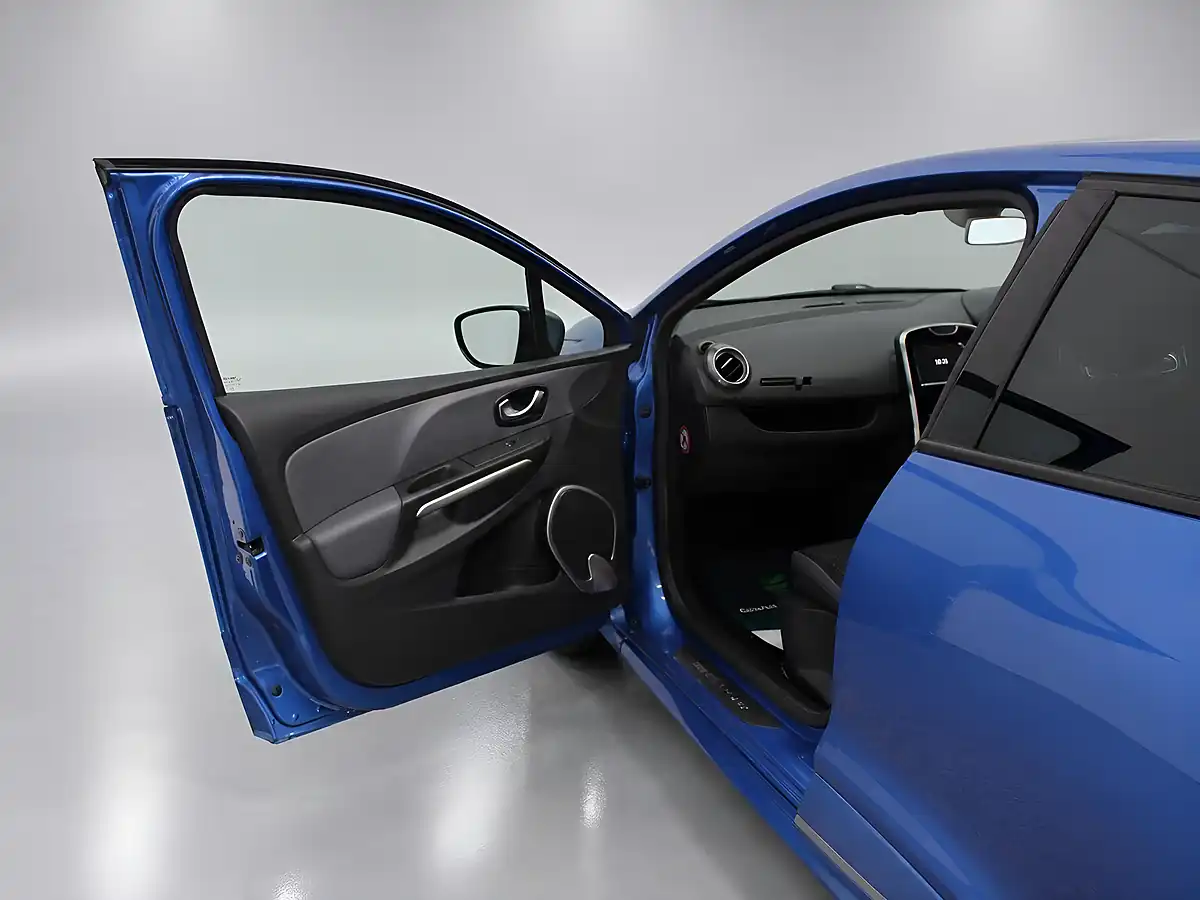 Used 2016 Renault Clio GT Line Nav Blue - Interior and Exterior details 13