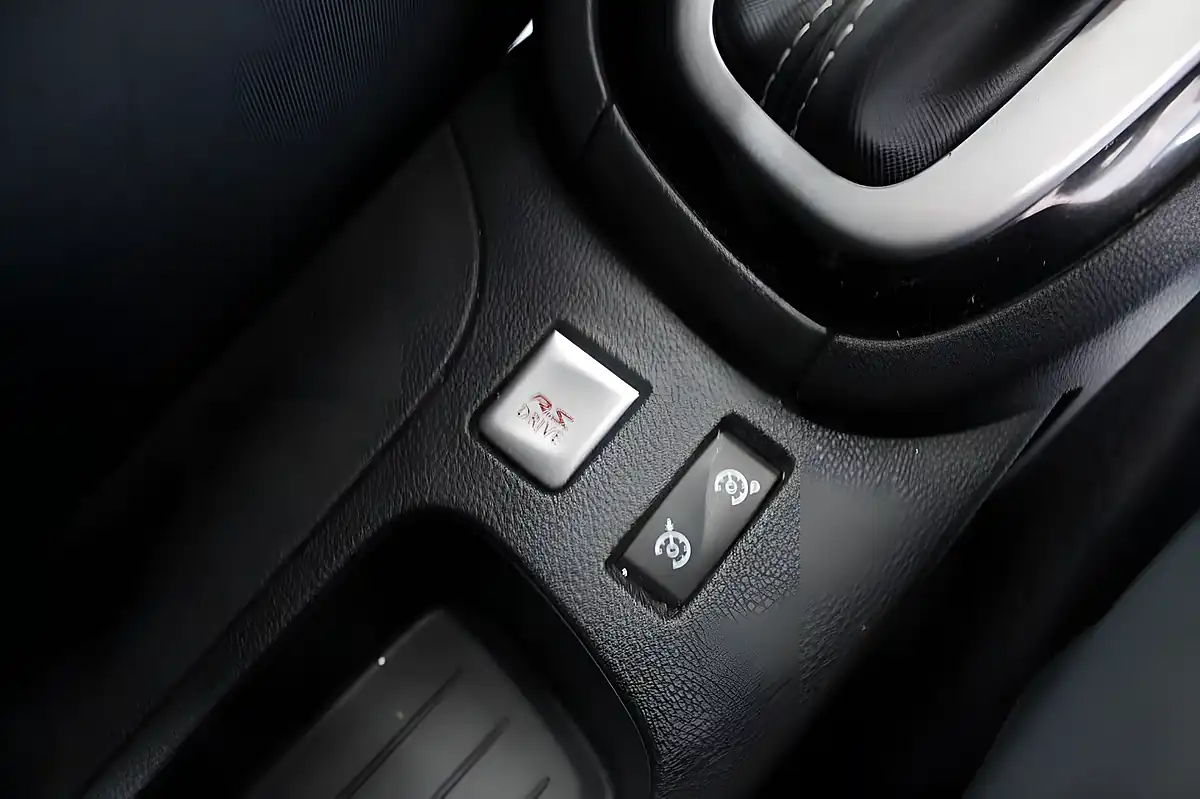 Used 2016 Renault Clio GT Line Nav Blue - Interior and Exterior details 16