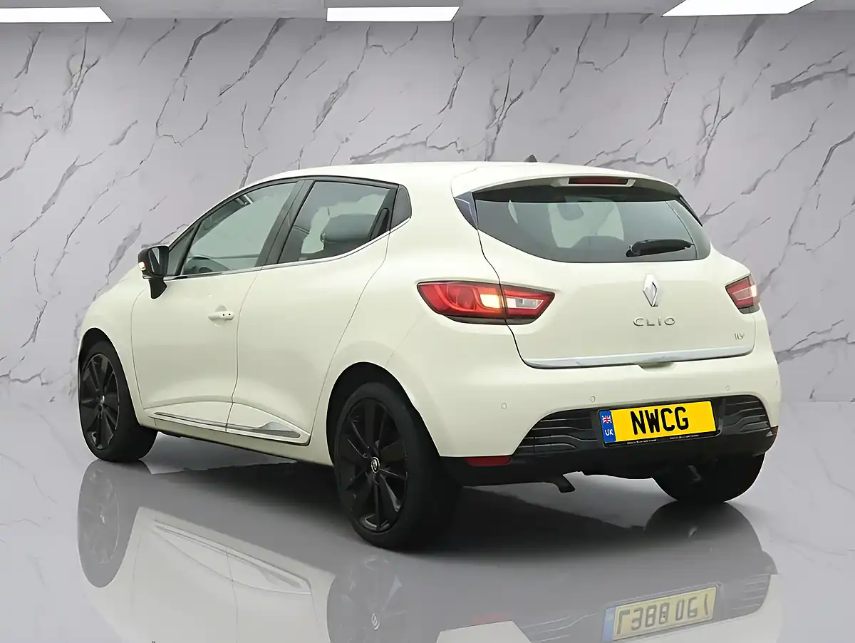Used 2016 Renault Clio Iconic 25 Nav White - Interior and Exterior details 3