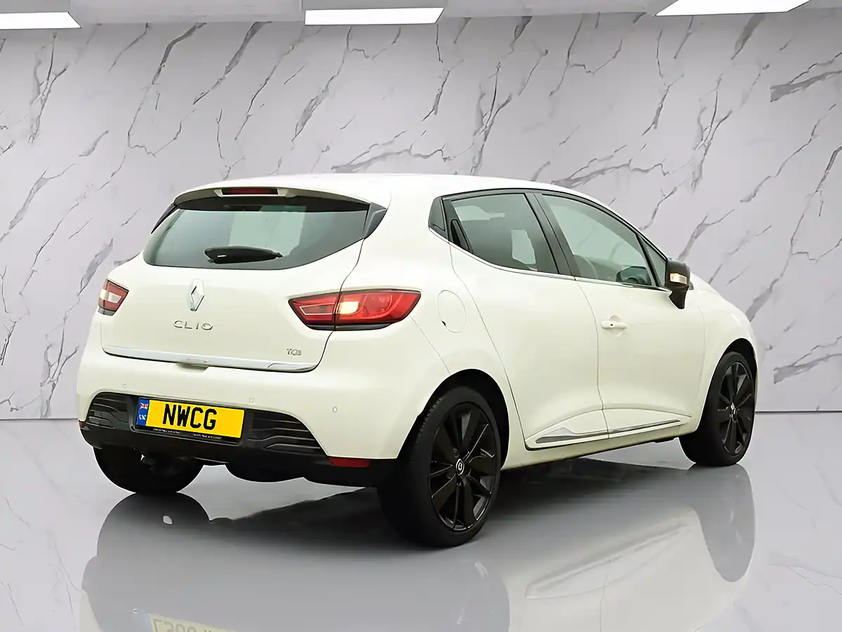 Used 2016 Renault Clio Iconic 25 Nav White - Interior and Exterior details 4