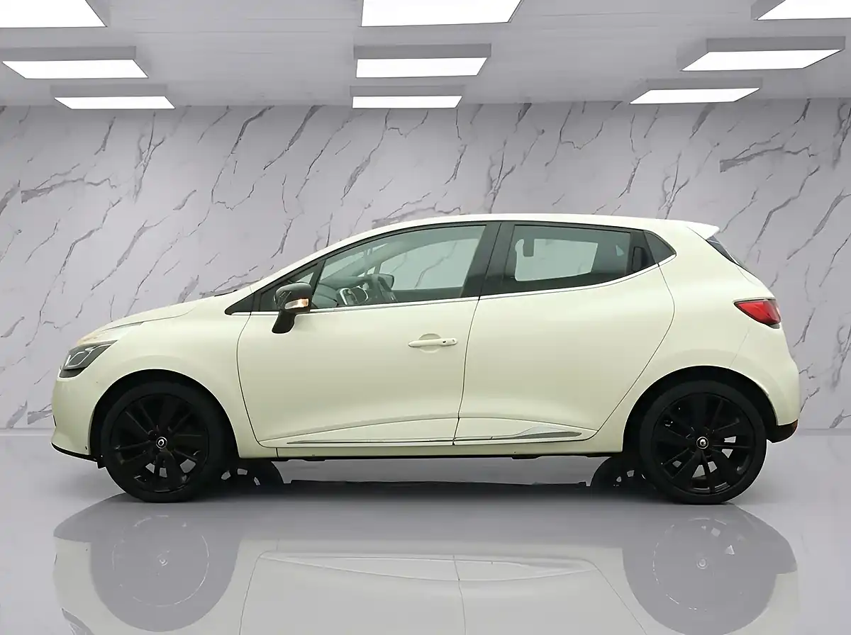 Used 2016 Renault Clio Iconic 25 Nav White - Interior and Exterior details 5