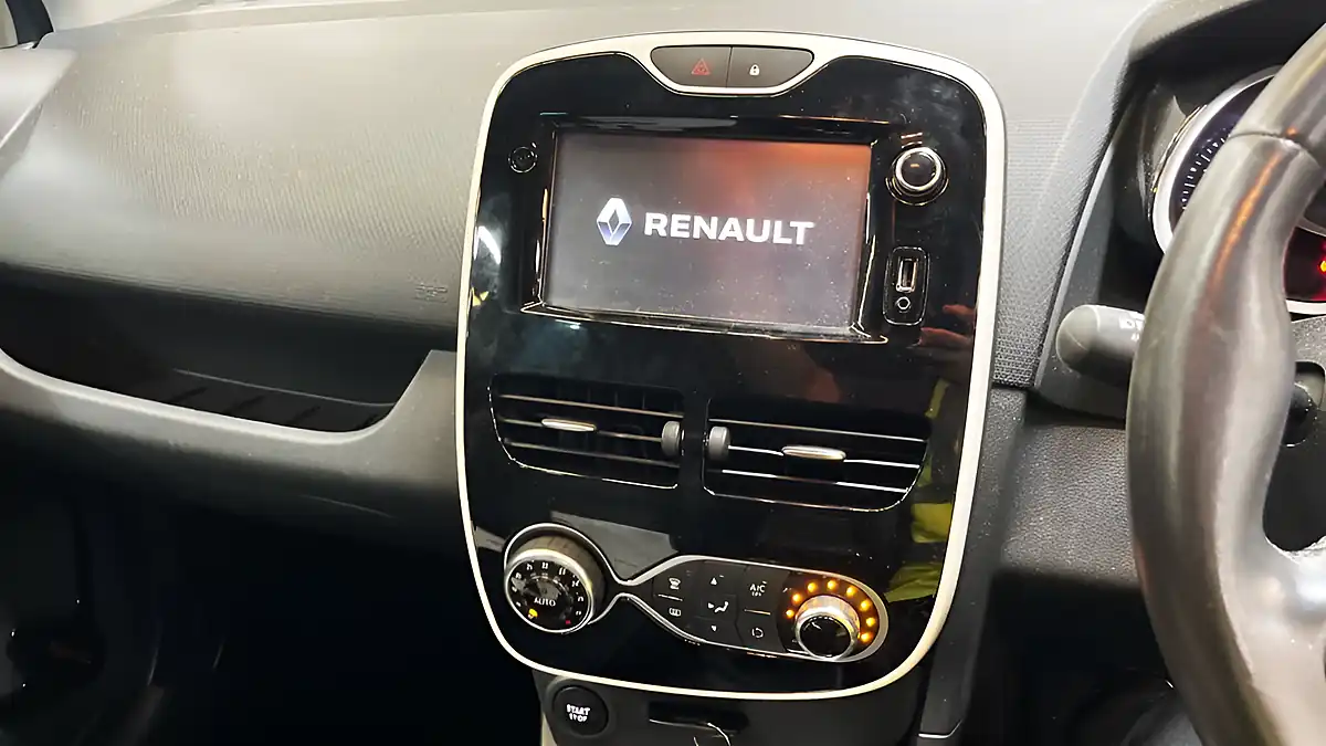 Used 2016 Renault Clio Iconic 25 Nav White - Interior and Exterior details 7