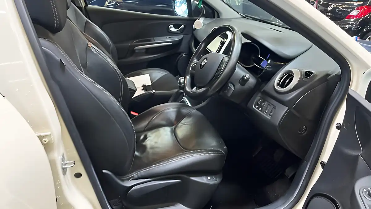 Used 2016 Renault Clio Iconic 25 Nav White - Interior and Exterior details 9
