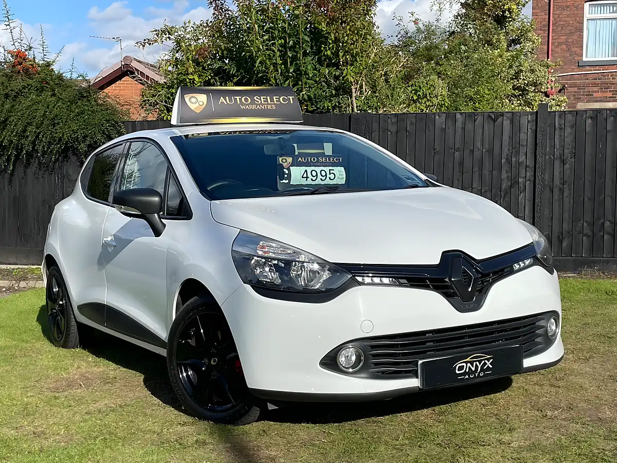 Used 2016 Renault Clio Play Glacier White - Front View