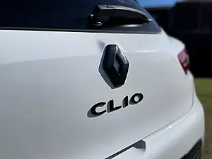 Used 2016 Renault Clio Play Glacier White - Interior and Exterior details 14