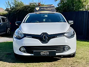 Used 2016 Renault Clio Play Glacier White - Interior and Exterior details 4