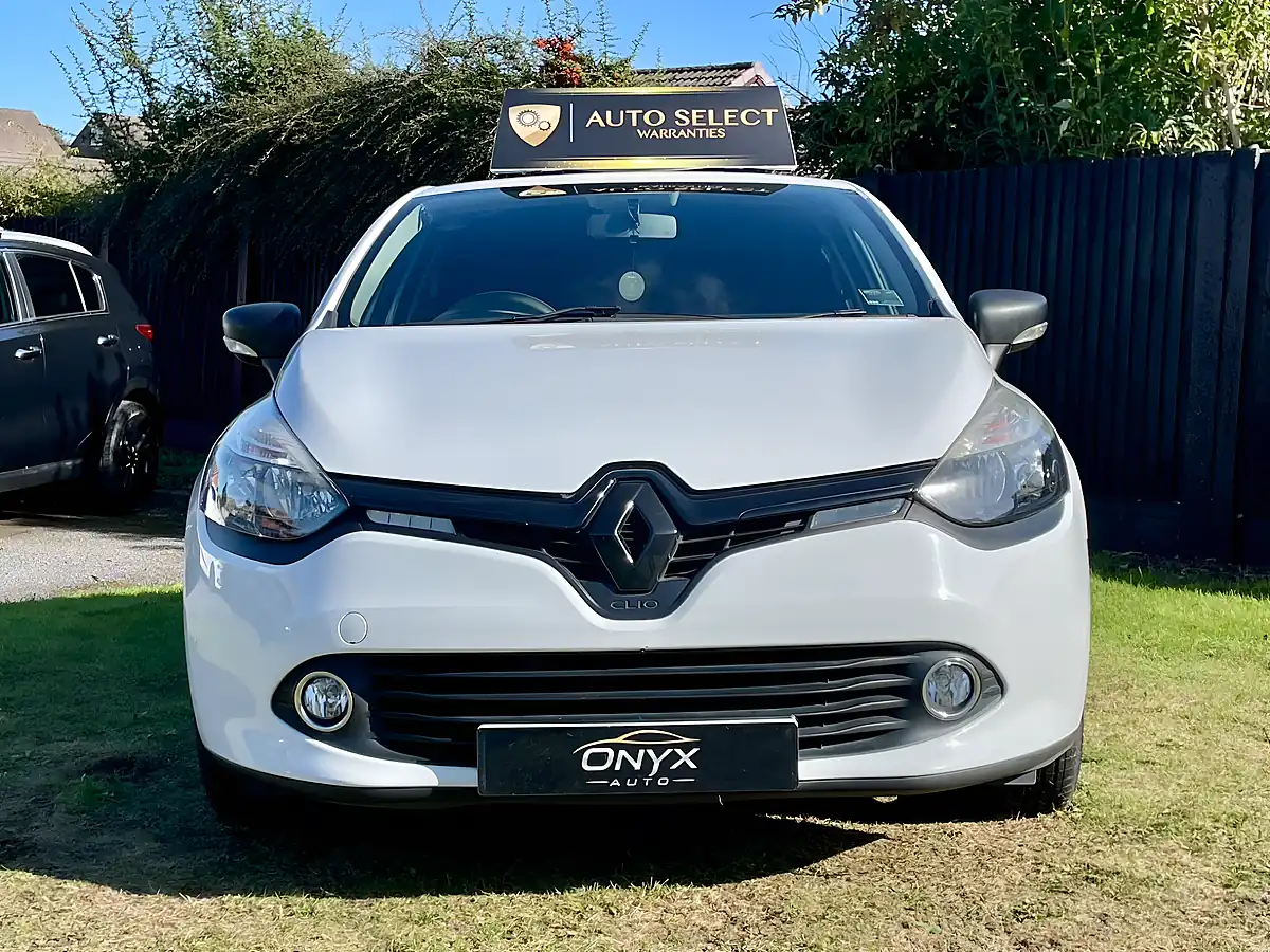 Used 2016 Renault Clio Play Glacier White - Interior and Exterior details 4