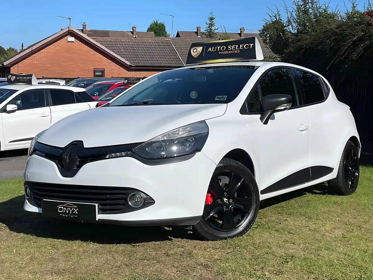 Used 2016 Renault Clio Play Glacier White - Interior and Exterior details 5