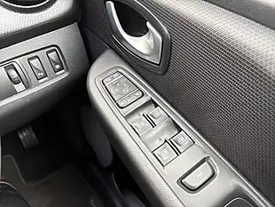 Used 2016 Renault Clio White - Interior and Exterior details 16