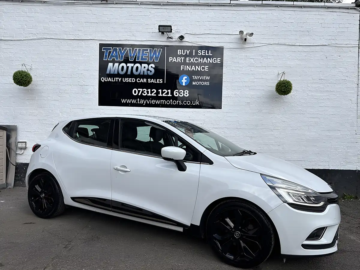 Used 2016 Renault Clio White - Interior and Exterior details 2
