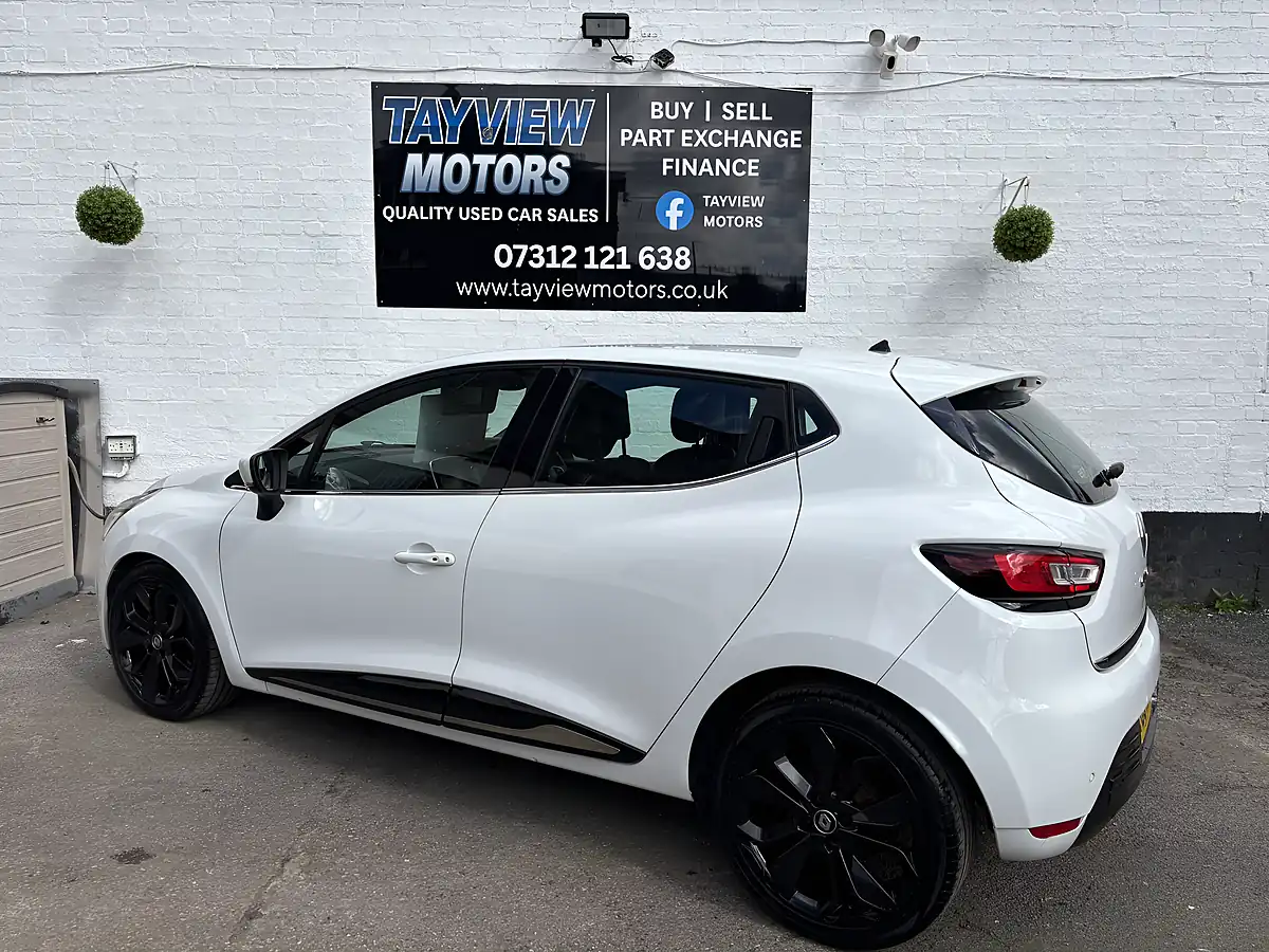 Used 2016 Renault Clio White - Interior and Exterior details 4