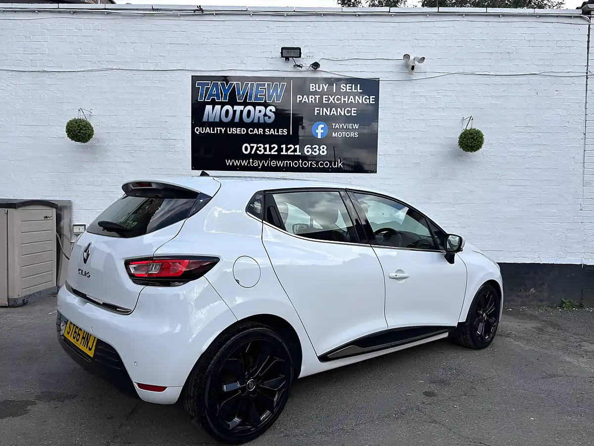 Used 2016 Renault Clio White - Interior and Exterior details 5