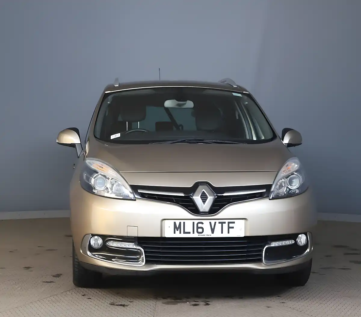 Used 2016 Renault Grand Scenic Dynamique Nav Beige - Interior and Exterior details 4