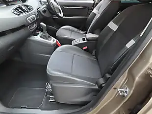 Used 2016 Renault Grand Scenic Dynamique Nav Beige - Interior and Exterior details 7