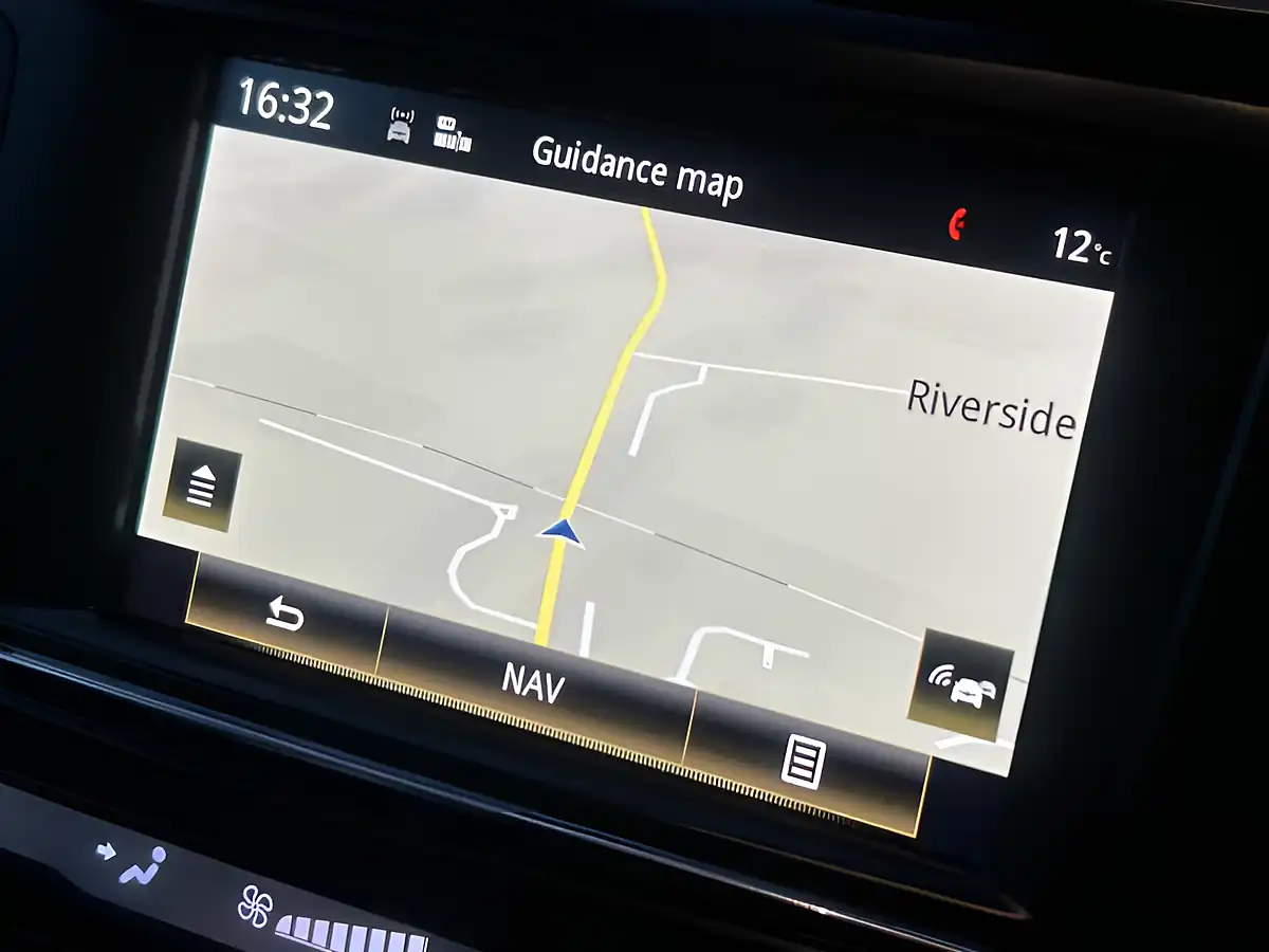 Used 2016 Renault Kadjar Dynamique Nav Blue - Interior and Exterior details 16