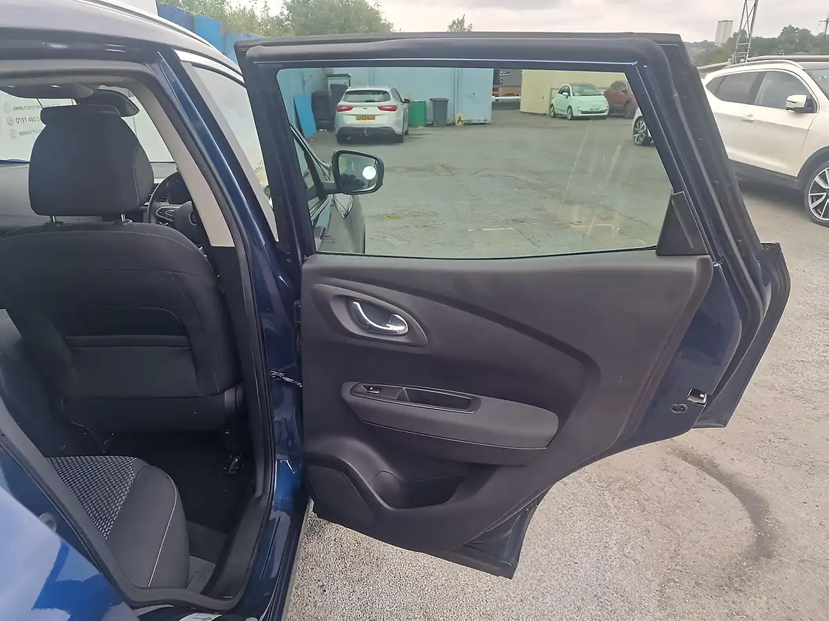 Used 2016 Renault Kadjar Dynamique Nav Blue - Interior and Exterior details 14