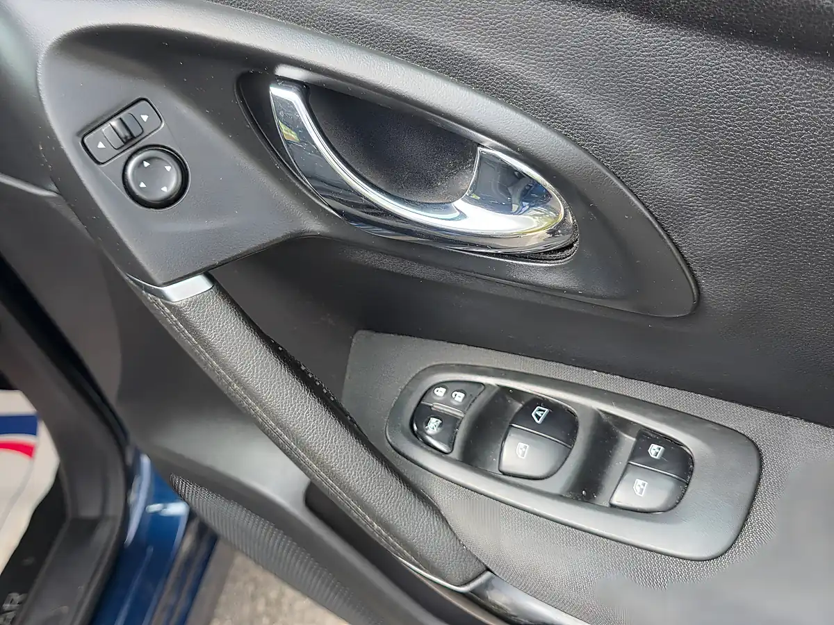Used 2016 Renault Kadjar Dynamique Nav Blue - Interior and Exterior details 12