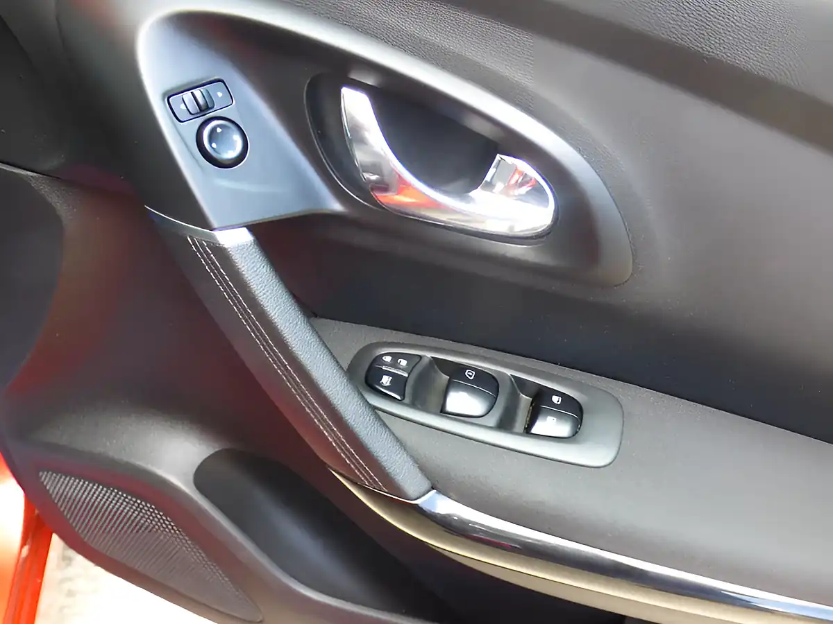 Used 2016 Renault Kadjar Dynamique Nav Red - Interior and Exterior details 12