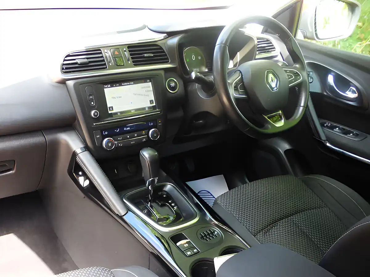 Used 2016 Renault Kadjar Dynamique Nav Red - Interior and Exterior details 3