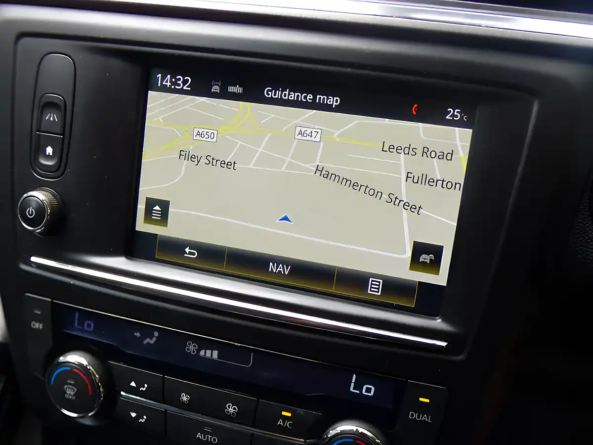 Used 2016 Renault Kadjar Dynamique Nav Red - Interior and Exterior details 6