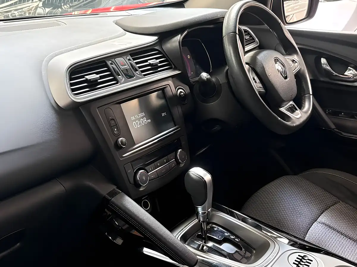 Used 2016 Renault Kadjar Dynamique Nav Red - Interior and Exterior details 13