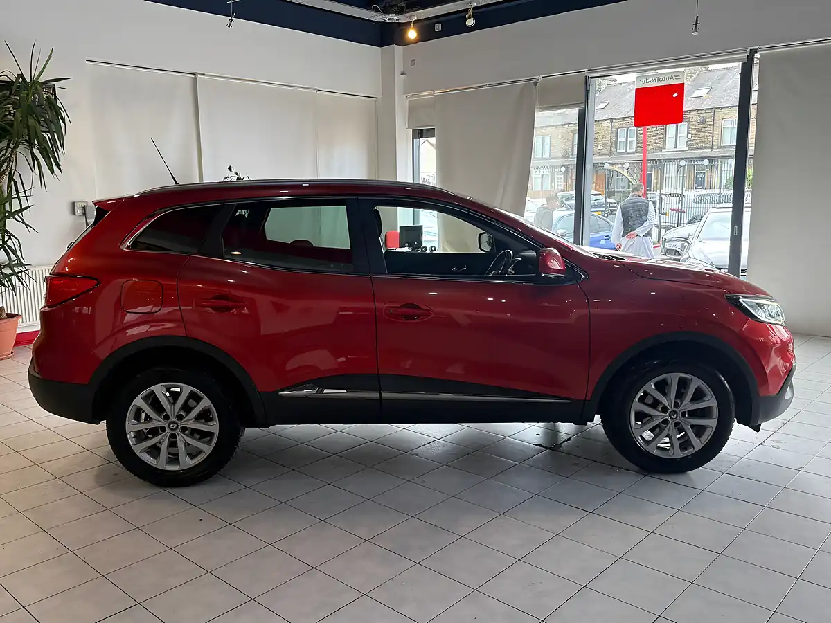 Used 2016 Renault Kadjar Dynamique Nav Red - Interior and Exterior details 10