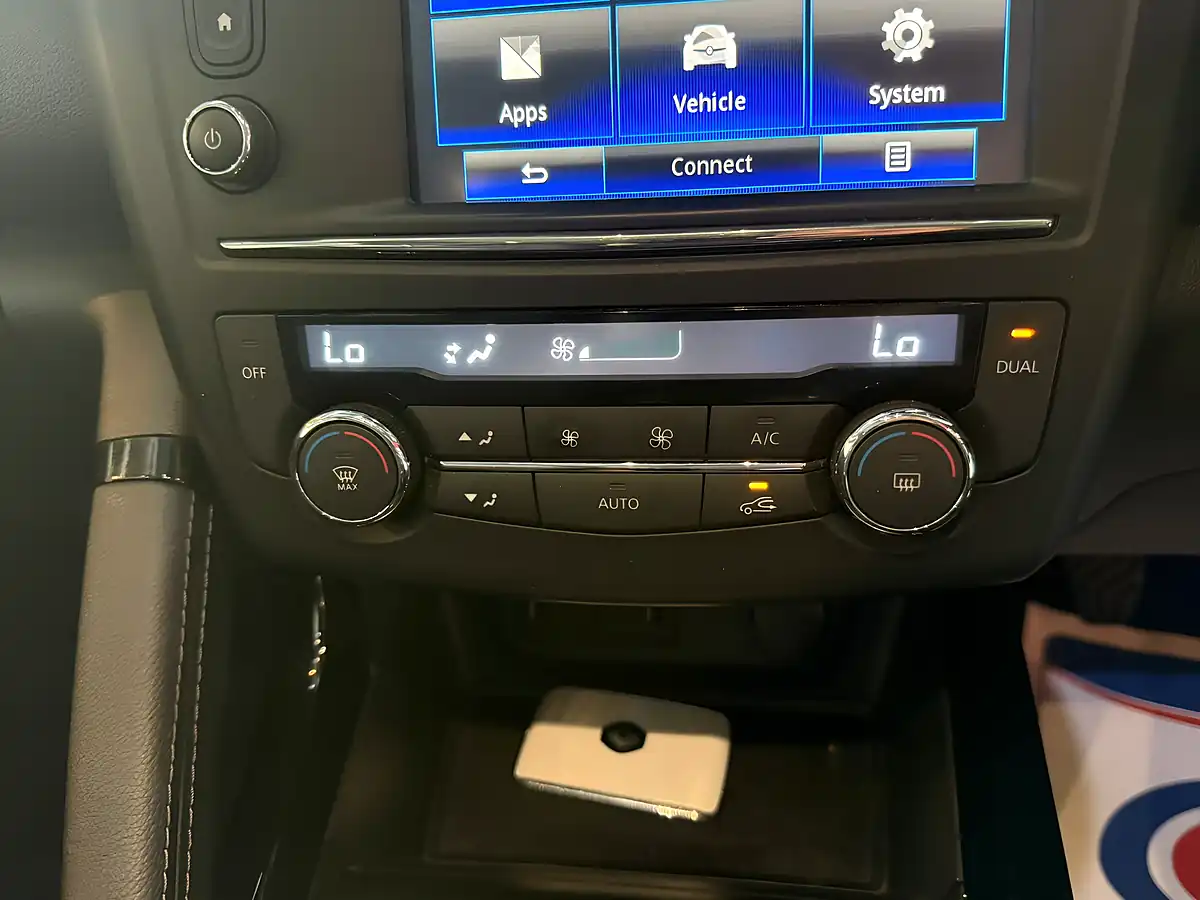 Used 2016 Renault Kadjar Dynamique Nav Red - Interior and Exterior details 15