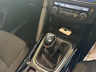 Used 2016 Renault Kadjar Dynamique Nav Red - Interior and Exterior details 16