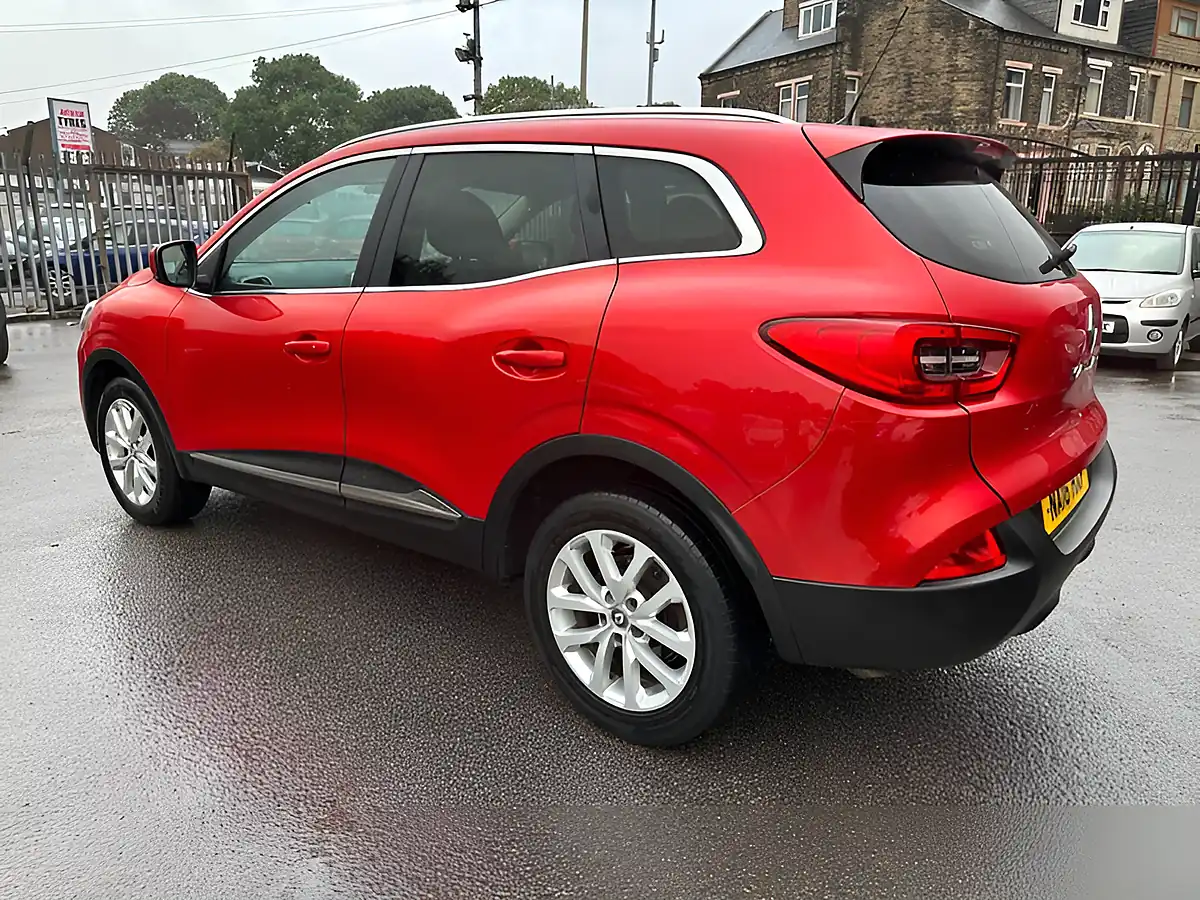 Used 2016 Renault Kadjar Dynamique Nav Red - Interior and Exterior details 10