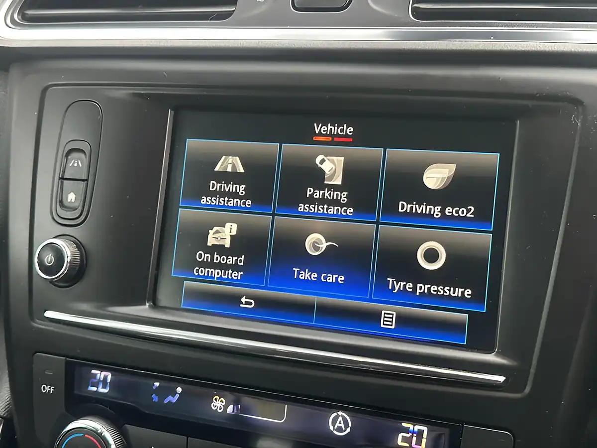 Used 2016 Renault Kadjar Dynamique Nav Red - Interior and Exterior details 16