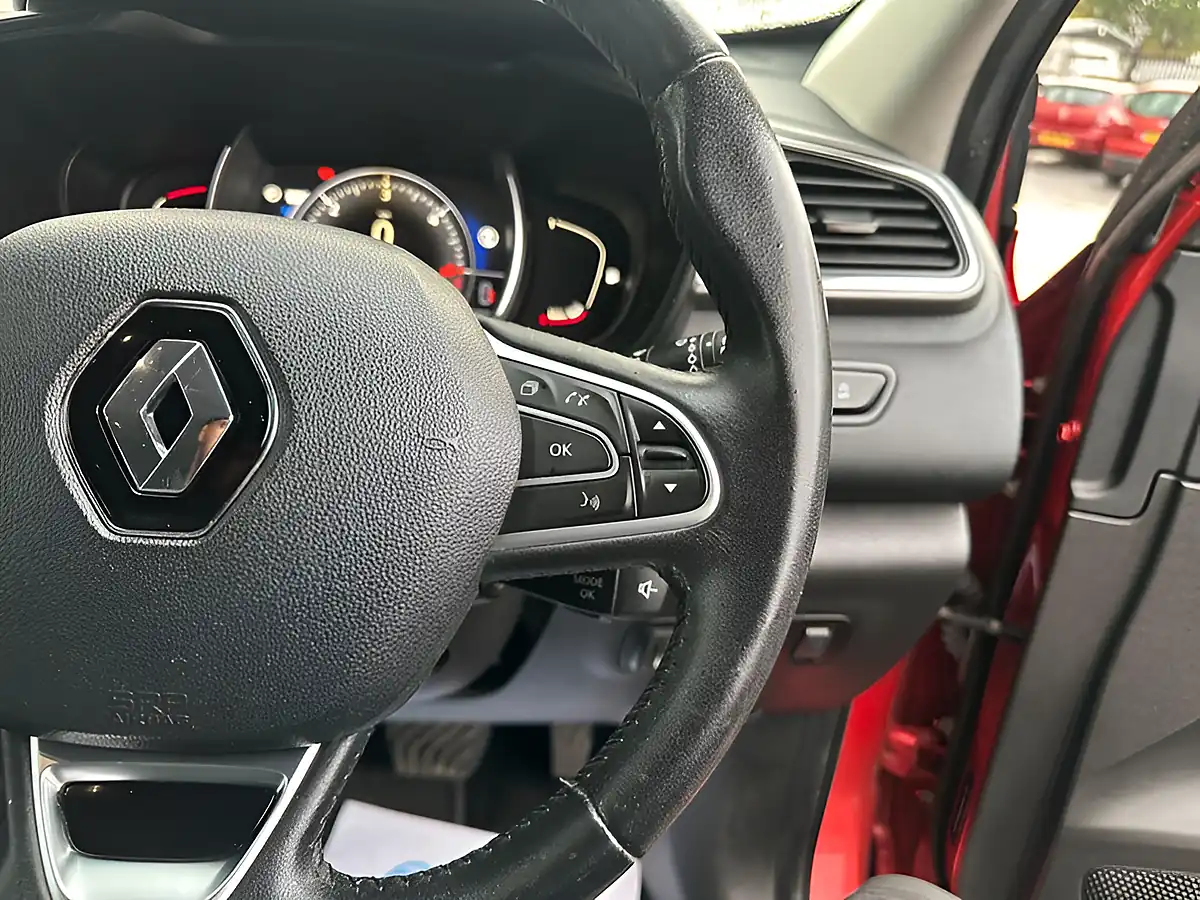 Used 2016 Renault Kadjar Dynamique Nav Red - Interior and Exterior details 17