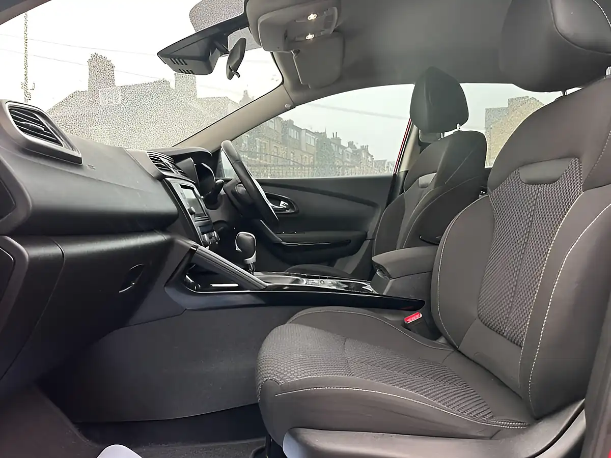 Used 2016 Renault Kadjar Dynamique Nav Red - Interior and Exterior details 20