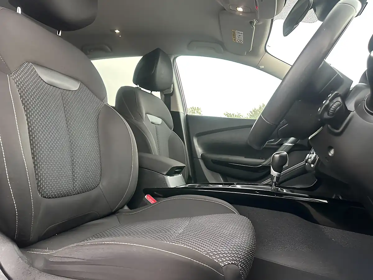 Used 2016 Renault Kadjar Dynamique Nav Red - Interior and Exterior details 5