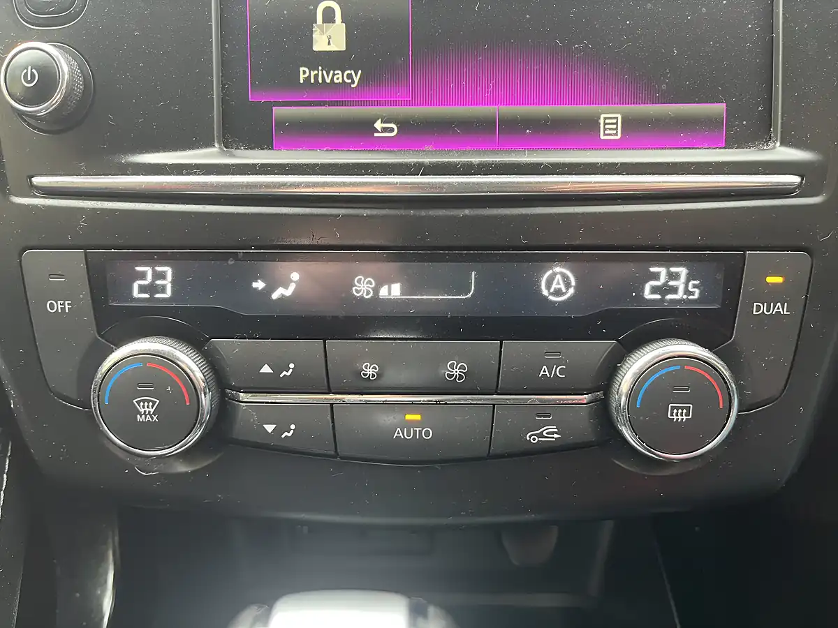 Used 2016 Renault Kadjar Dynamique Nav Red - Interior and Exterior details 13
