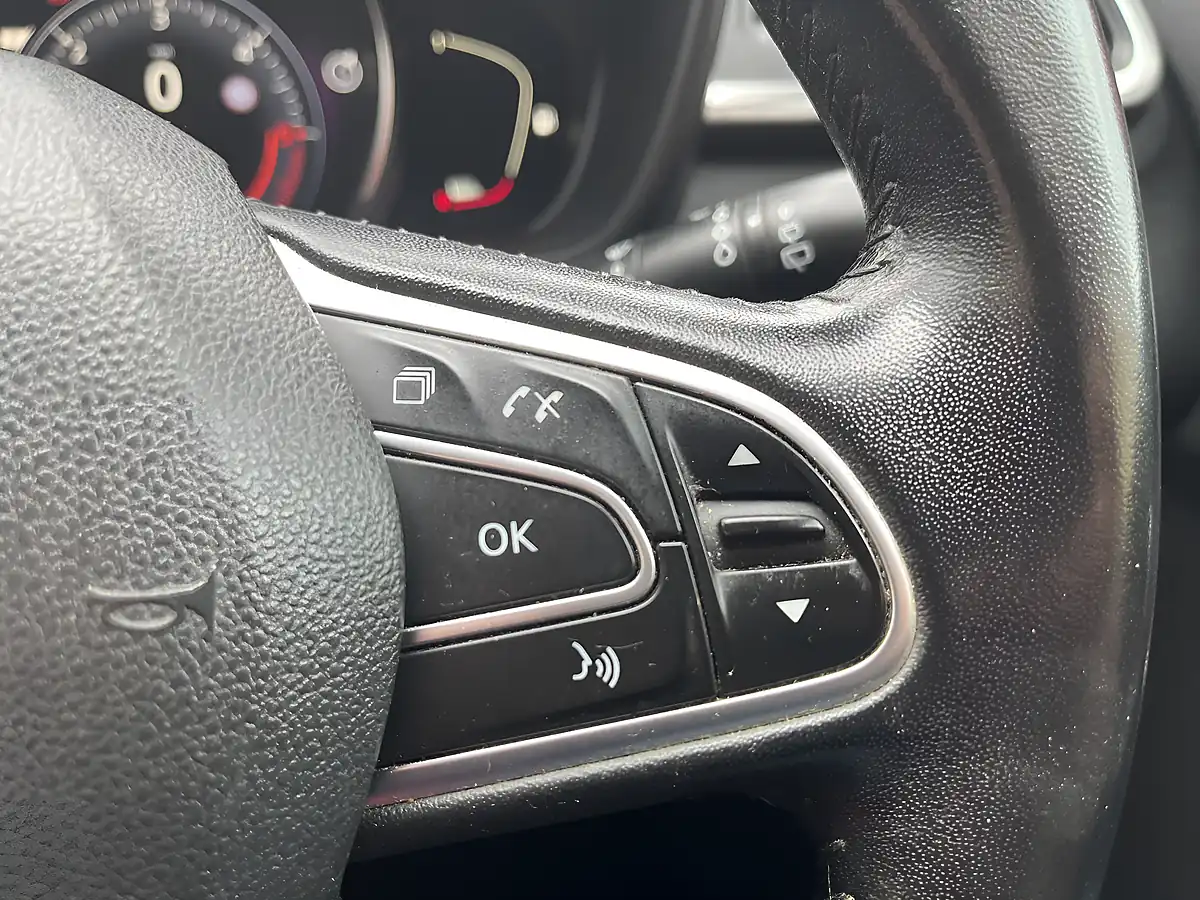 Used 2016 Renault Kadjar Dynamique Nav Red - Interior and Exterior details 15