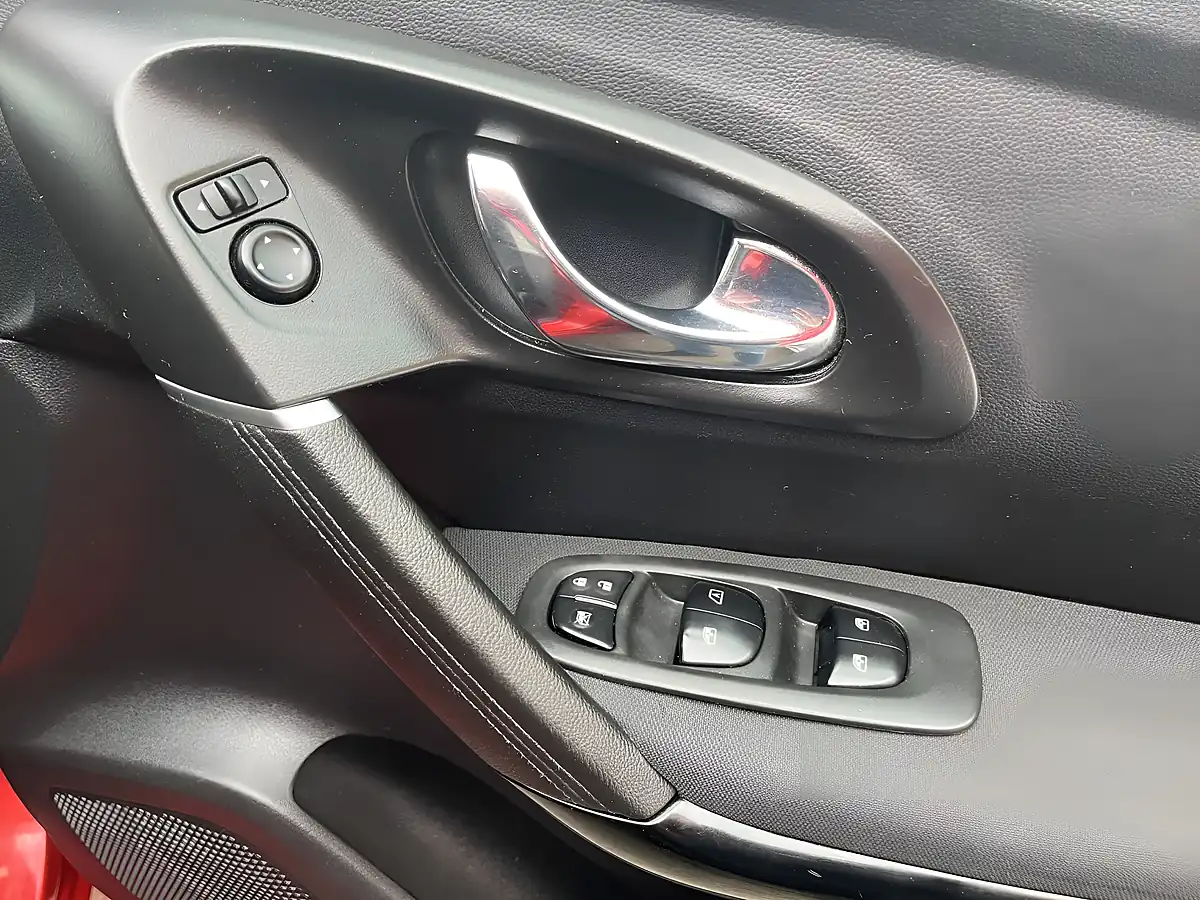 Used 2016 Renault Kadjar Dynamique Nav Red - Interior and Exterior details 17