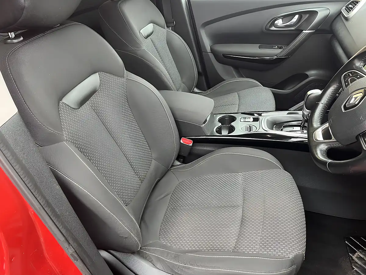 Used 2016 Renault Kadjar Dynamique Nav Red - Interior and Exterior details 3