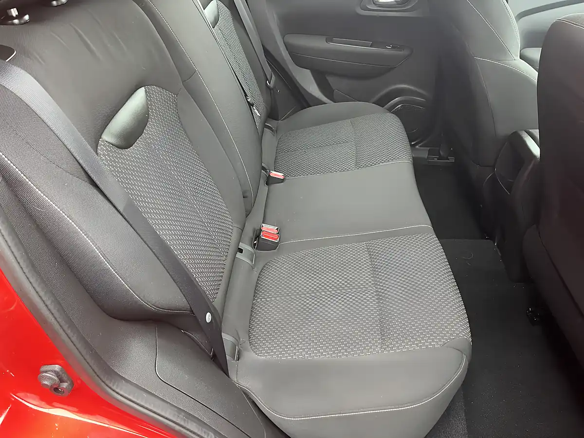 Used 2016 Renault Kadjar Dynamique Nav Red - Interior and Exterior details 6