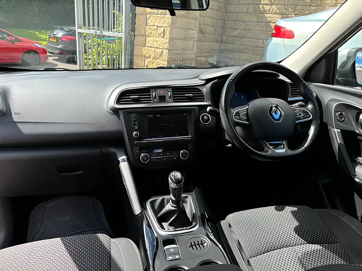 Used 2016 Renault Kadjar Dynamique Nav Silver - Interior and Exterior details 18