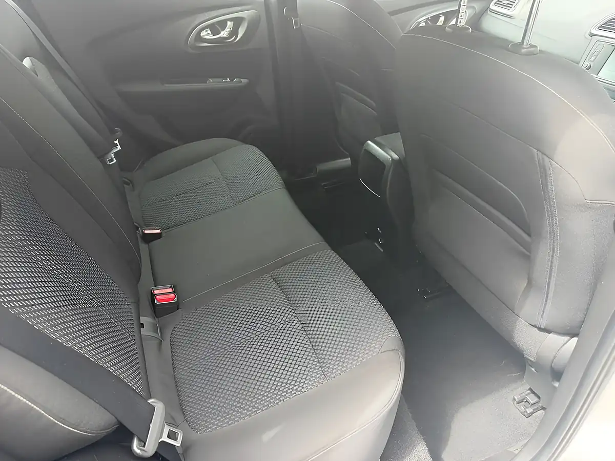 Used 2016 Renault Kadjar Dynamique Nav Silver - Interior and Exterior details 16