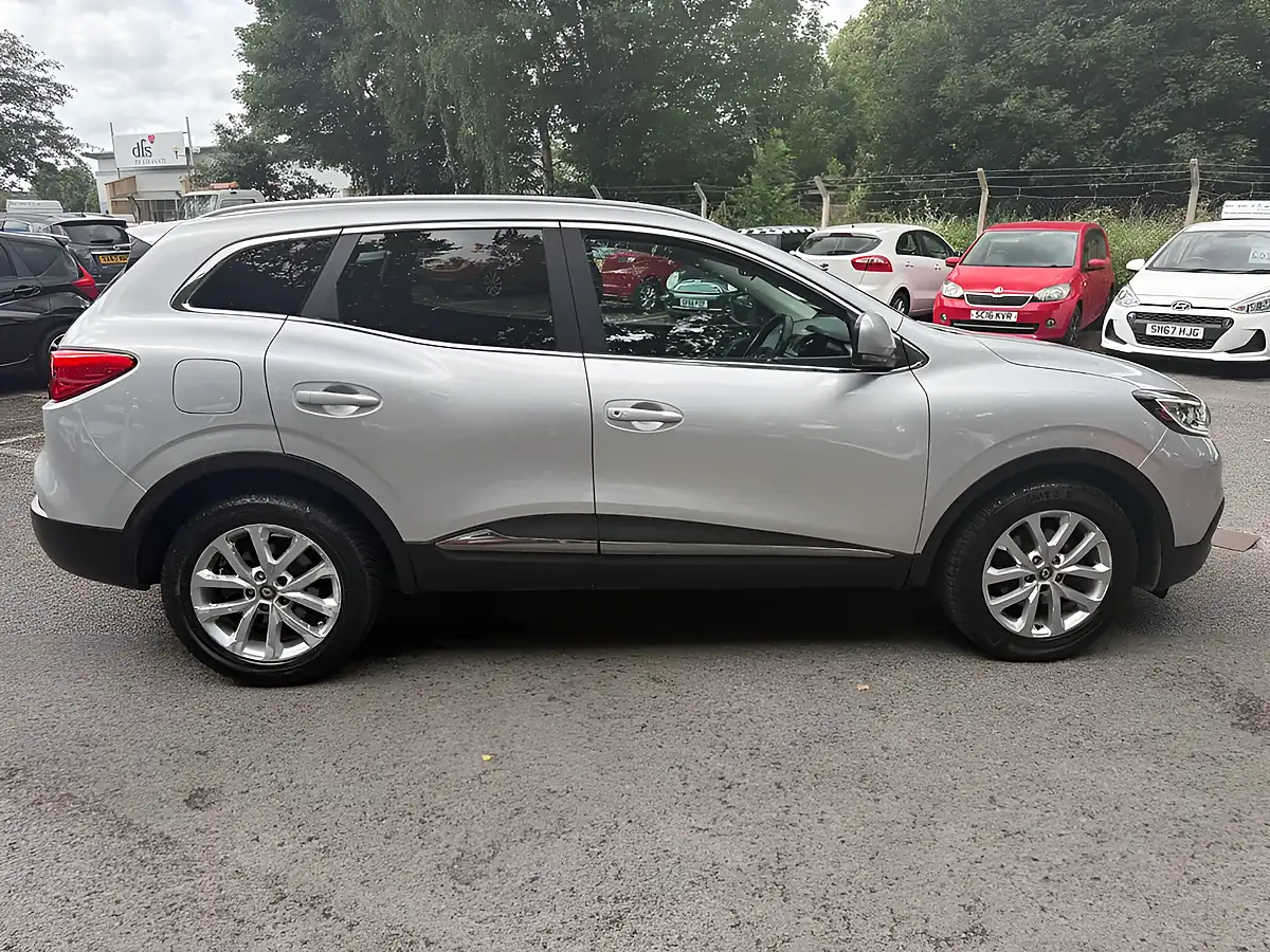 Used 2016 Renault Kadjar Dynamique Nav Silver - Interior and Exterior details 8