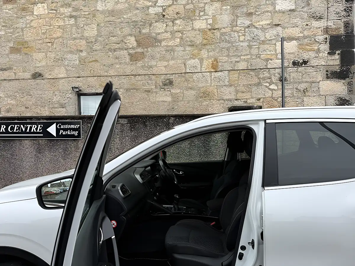 Used 2016 Renault Kadjar Dynamique Nav White - Interior and Exterior details 8