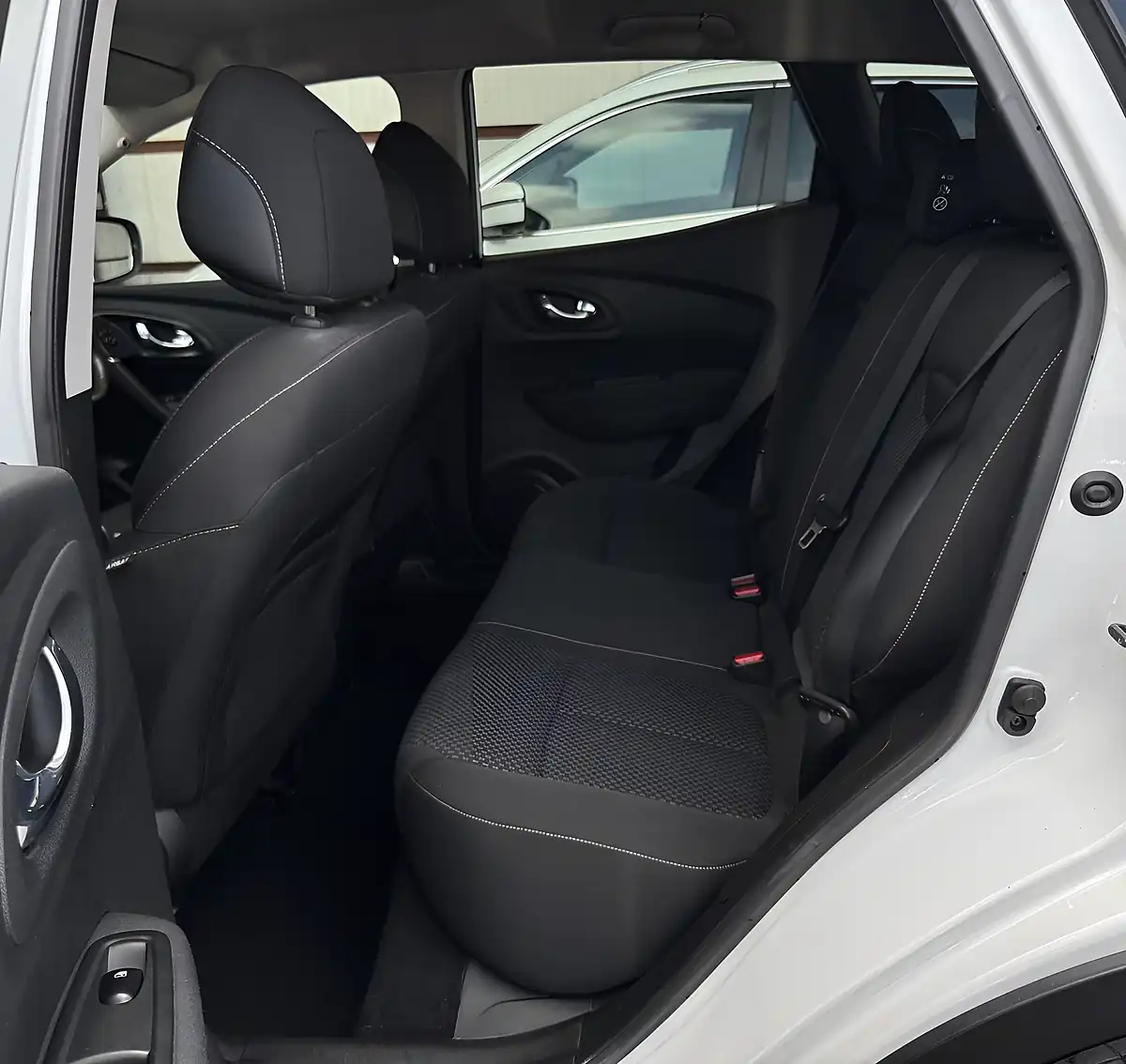 Used 2016 Renault Kadjar Dynamique Nav White - Interior and Exterior details 11