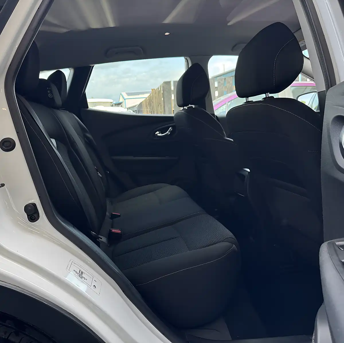 Used 2016 Renault Kadjar Dynamique Nav White - Interior and Exterior details 12