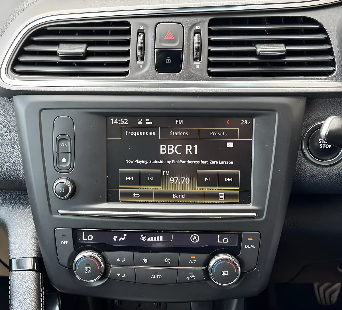 Used 2016 Renault Kadjar Dynamique Nav White - Interior and Exterior details 15