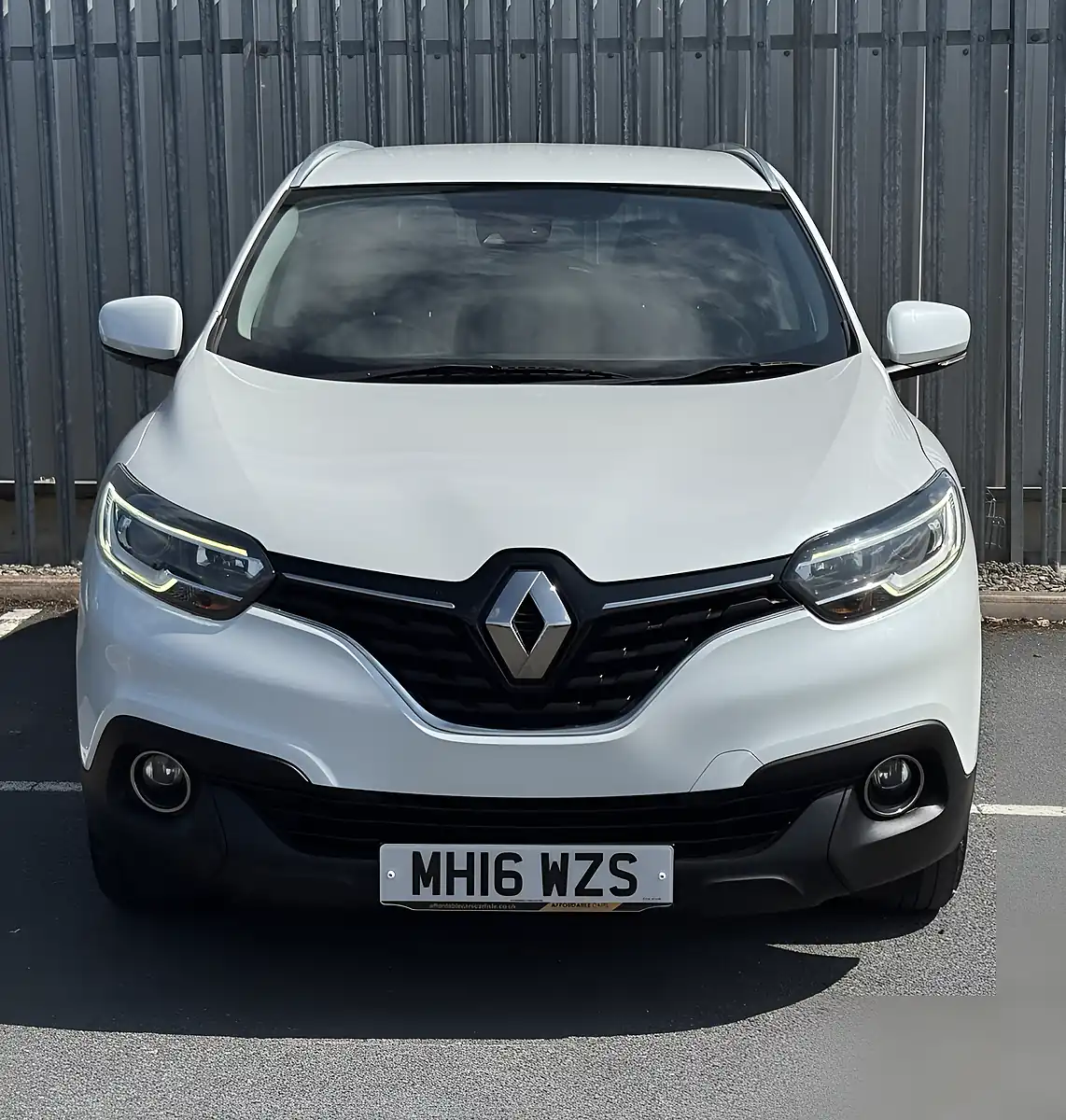 Used 2016 Renault Kadjar Dynamique Nav White - Interior and Exterior details 3