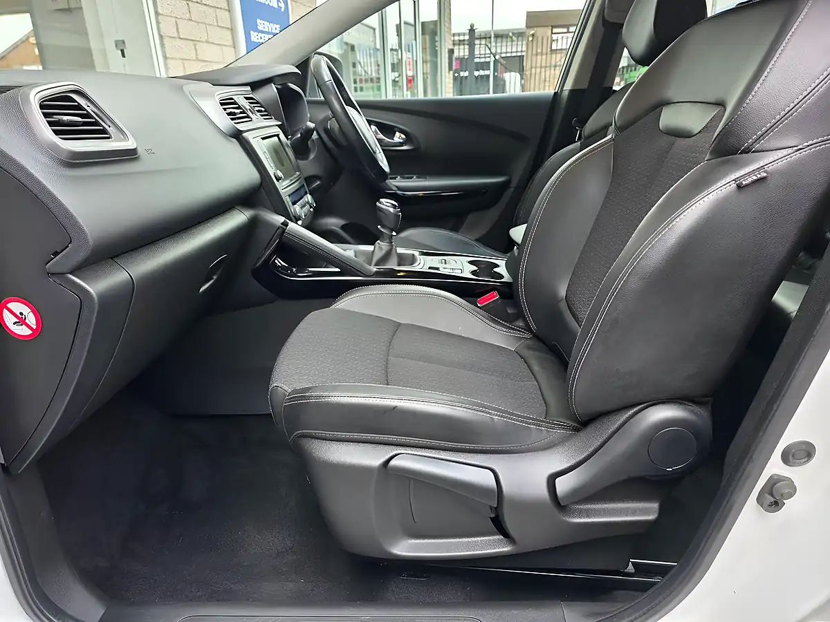 Used 2016 Renault Kadjar Dynamique Nav White - Interior and Exterior details 17